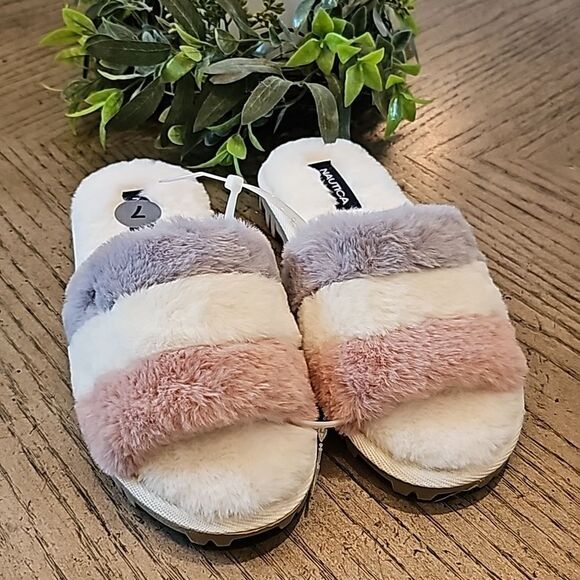Nautica fuzzy slippers size 7 NWT - Picture 4 of 4